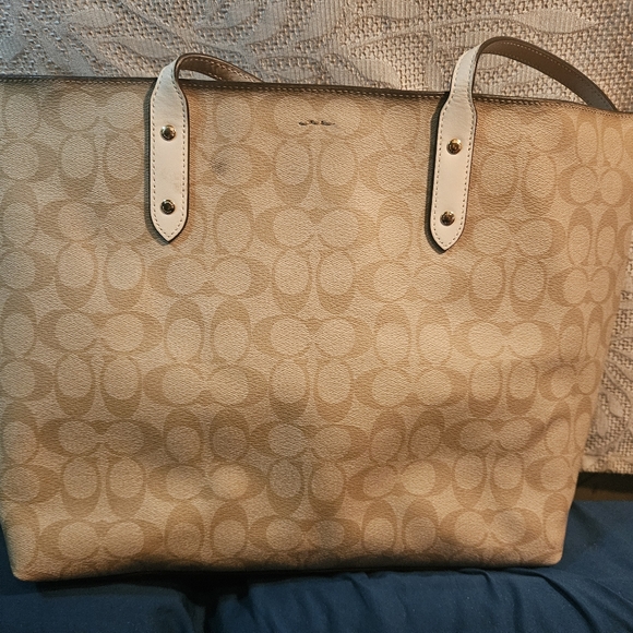 BRAND NEW COACH, NEED HOME ASAP! - Picture 2 of 4